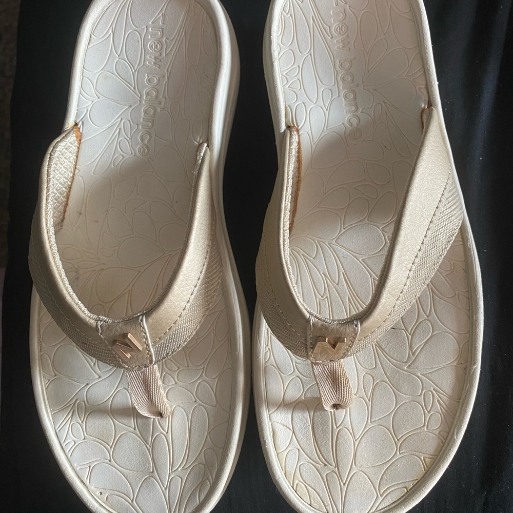 New Balance Women's Cream Sandals